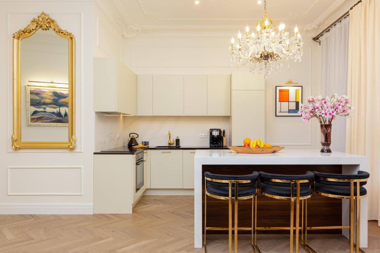 Royal Apartment Kopernika By Renters Prestige Варшава Екстериор снимка
