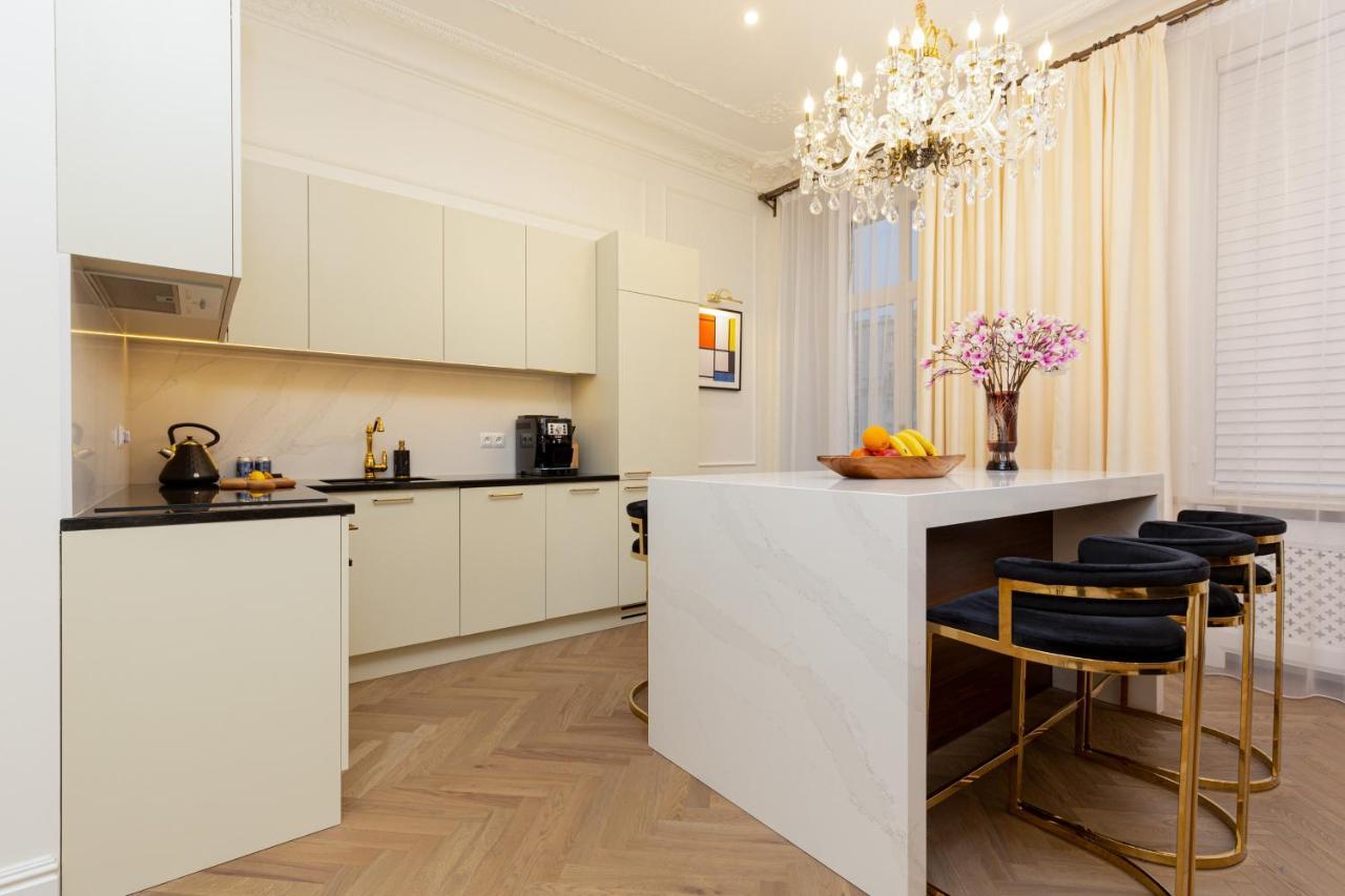 Royal Apartment Kopernika By Renters Prestige Варшава Екстериор снимка