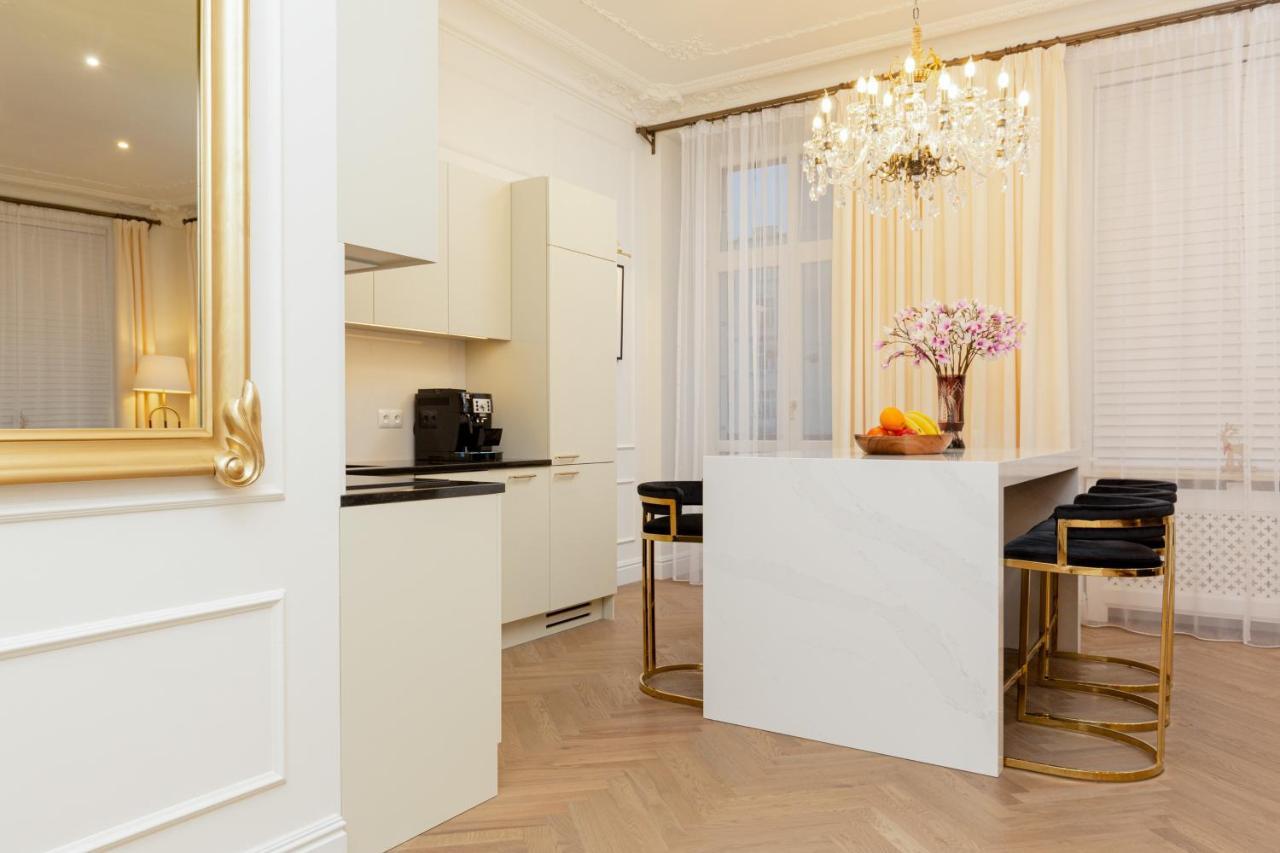 Royal Apartment Kopernika By Renters Prestige Варшава Екстериор снимка