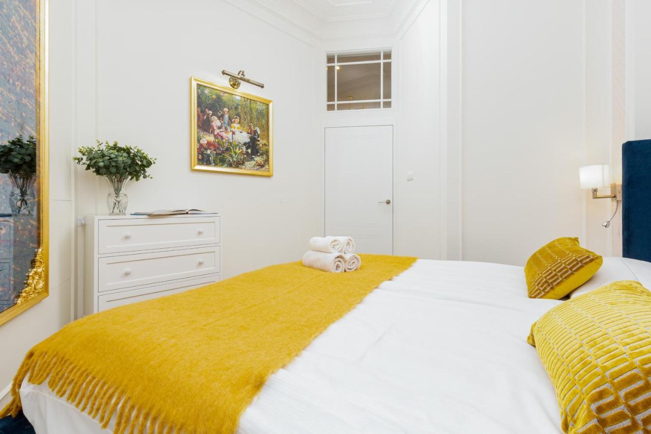 Royal Apartment Kopernika By Renters Prestige Варшава Екстериор снимка