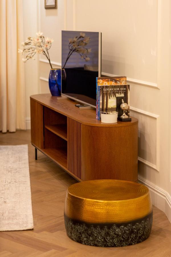 Royal Apartment Kopernika By Renters Prestige Варшава Екстериор снимка