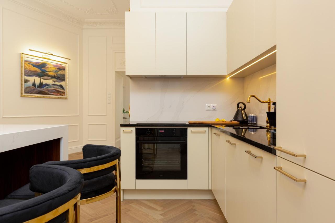 Royal Apartment Kopernika By Renters Prestige Варшава Екстериор снимка