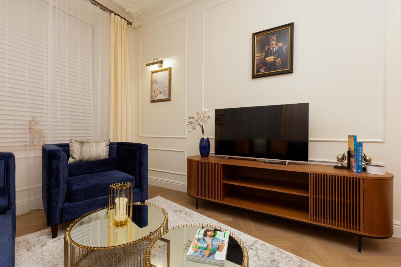 Royal Apartment Kopernika By Renters Prestige Варшава Екстериор снимка